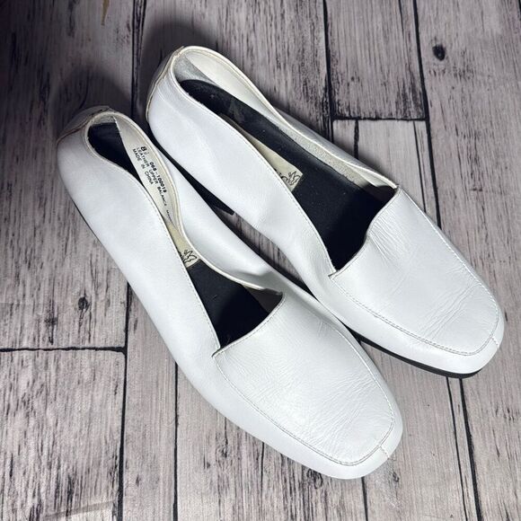 White slip on leather shoes Size 8.5 - Picture 1 of 10